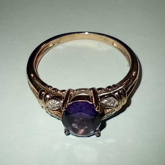 CHRISTMAS SPECIAL! 10Kt Yellow Gold Amethyst & Diamond-Accent Ring - Picture 4 of 6